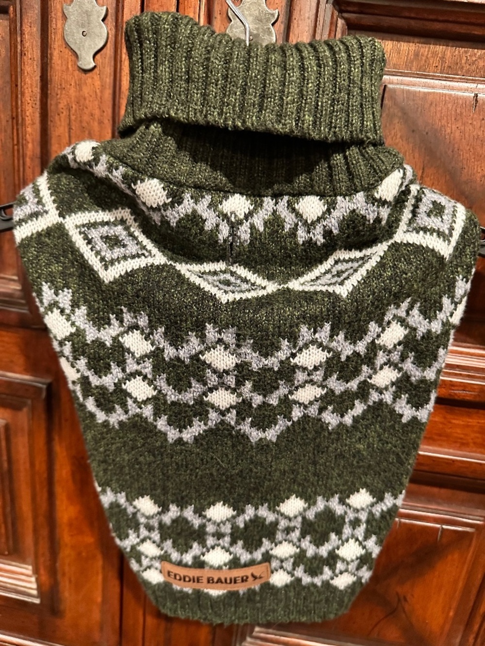 EDDIE BAUER Size MEDIUM Dog Sweater Turtle Neck Green So soft, Perfect Condition